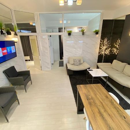 New Double Room Luxury Apartment In The Center 키시나우 외부 사진