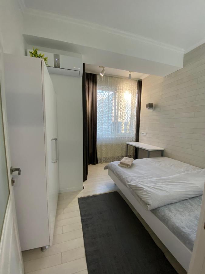 New Double Room Luxury Apartment In The Center 키시나우 외부 사진